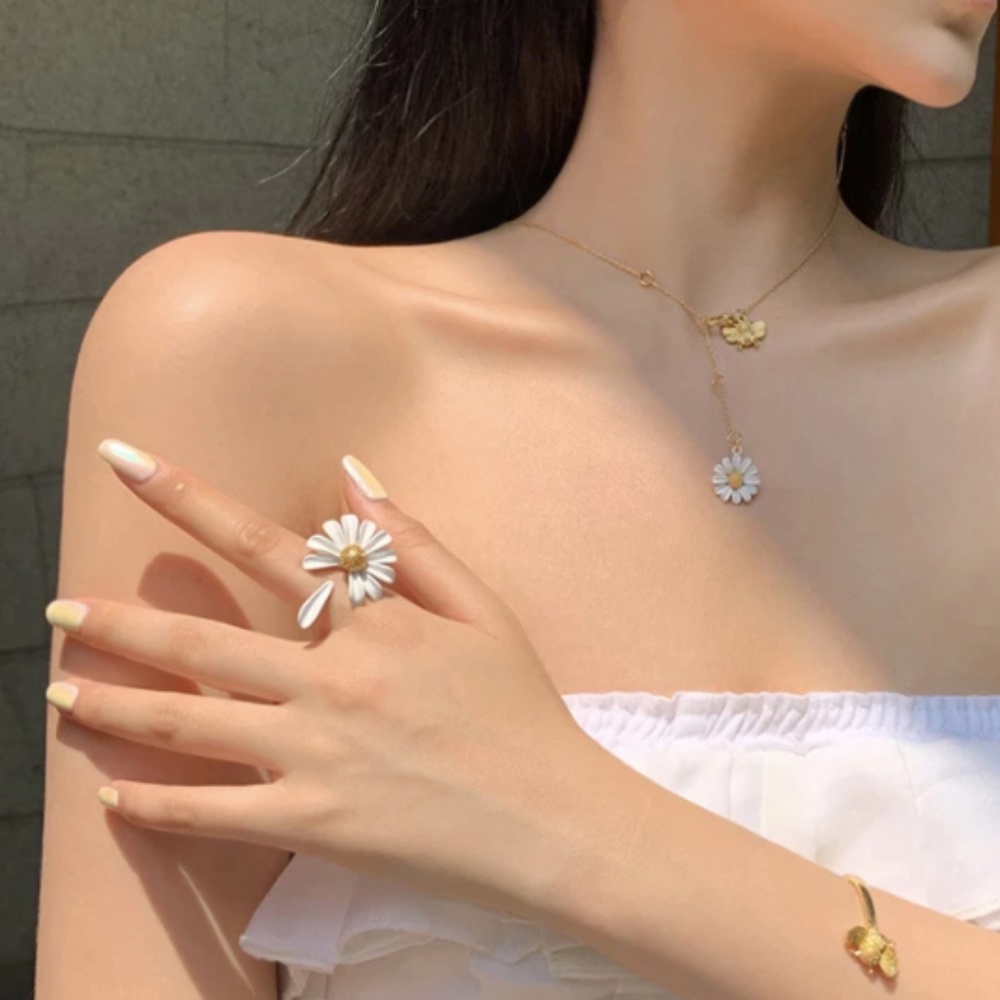 White Daisy Enamel Petal Adjustable Gold Ring - Picture 4 of 9